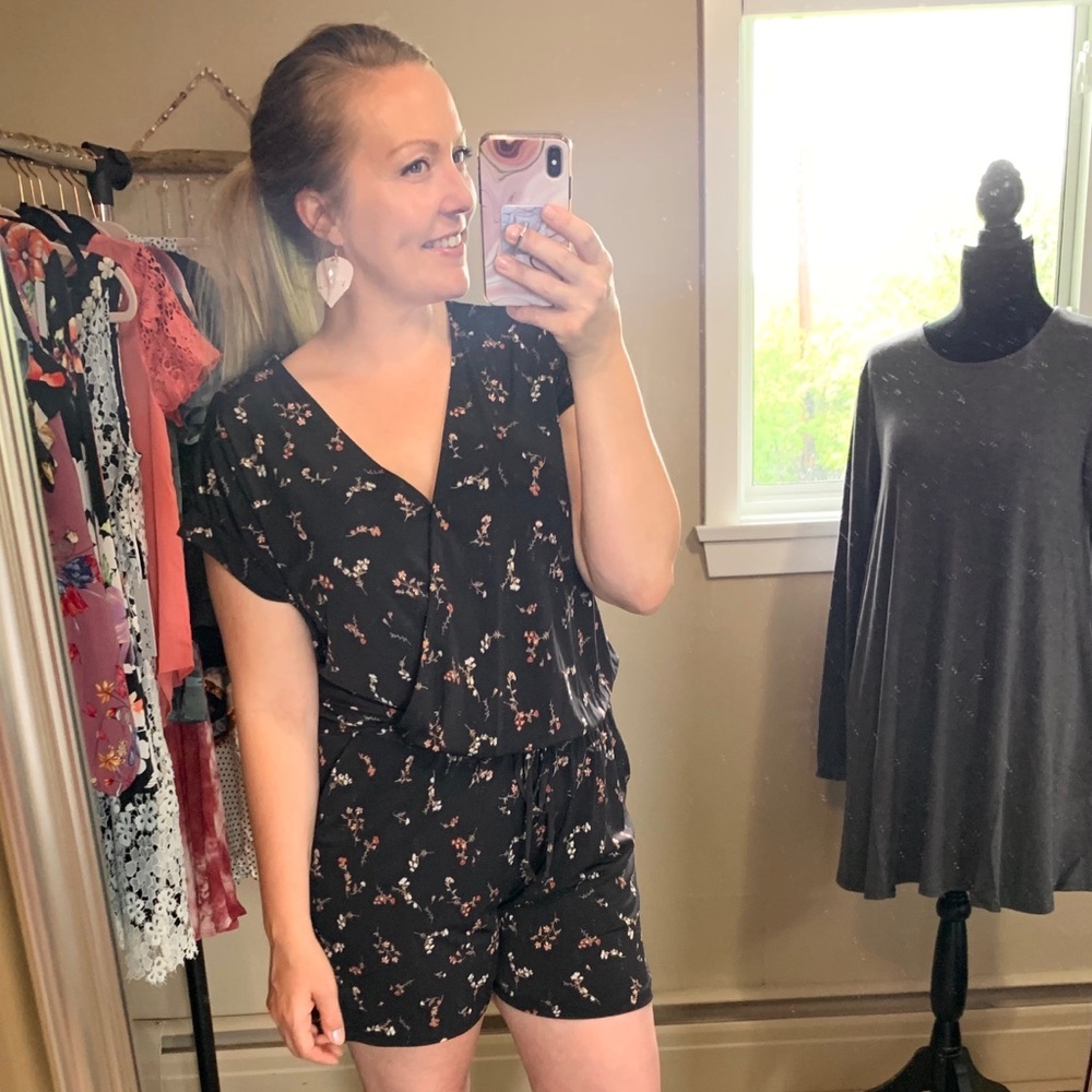 Black Short Sleeve Romper Floral Romper - Picture 2 of 13